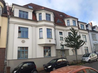 Attraktive 3,5 Zimmer-Wohnung mit Balkon in der Schelfstadt zu mieten!