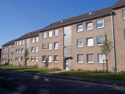Wir renovieren für  Sie! gut geschnitte  3-Zimmer-Wohnung mit Balkon in MG Rheindahlen