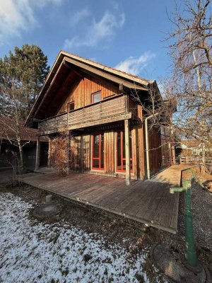 Wohnen und Arbeiten unter einem Dach: Helles Einfamilienhaus trifft auf großzügiges Platzangebot