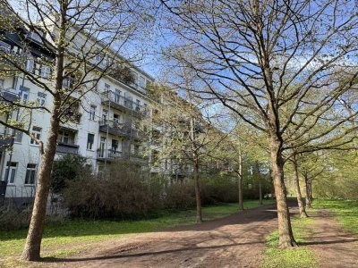 Direkter Parkzugang, 2 Balkone mit Gartenanteil, Loggia, Fußbodenheizung, Tageslichtbad, uvm...