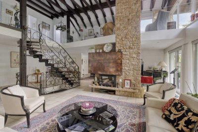 Exklusives Wohnambiente im Grünen - 4 m hoher Weihnachtsbaum ? - Hier kein Problem !