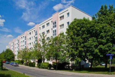 Aktuelle Renovierung einer familienfreundlichen 3-Raum-Wohnung mit Balkon!