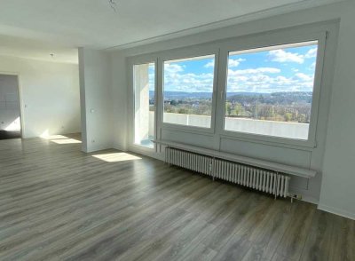 * HELL und FRISCH RENOVIERT - Familie oder Homeoffice - hier geht viel * KL WEST * Waldlage *