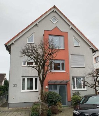 Schöne 2-Zimmer-Wohnung mit Balkon, Einbauküche und Garage in Bensheim