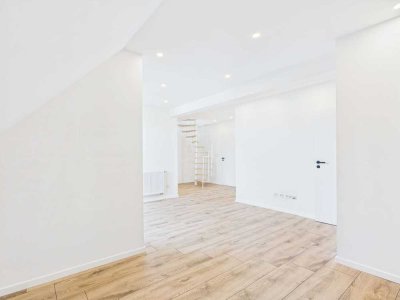 Lichtdurchflutet & modern -  Dachgeschosswohnung mit Loggia und Spitzboden in Essen-Altenessen