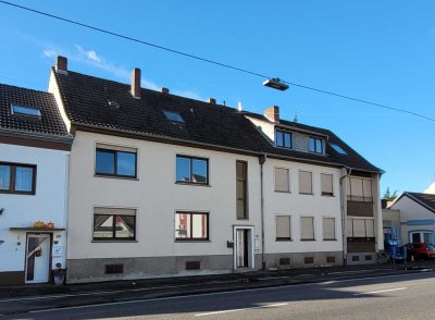 MANNELLA *Kompakt-Klasse* Helle Dachgeschosswohnung in zentraler Lage von Spich