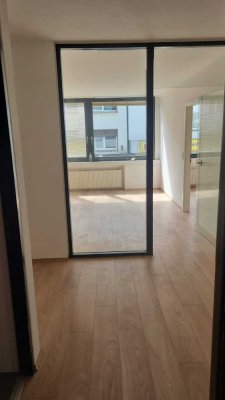 Vollständig renovierte, helle 2,5-Zimmer-Wohnung in Solingen Mitte