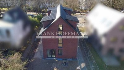 Erstbezug & Provisionsfrei - Haushälfte mit Stellplatz in Hamburg-Volksdorf