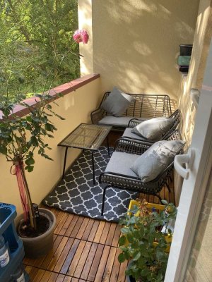 Hochwertig modernisierte 2,5-Zimmer-Wohnung mit EBK, Fahrstuhl, Balkon & Blick ins Grüne