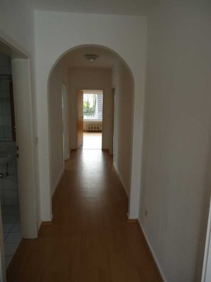 Helle kompakte 3-Zimmer Dachgeschosswohnung in Wiesbaden-Erbenheim