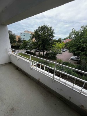 Viel Platz für die ganze Familie, 3 Zimmer-Wohnung mit Balkon // 2.OG rechts