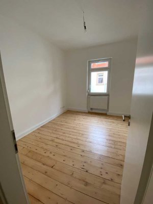 Kernsanierte Altbauwohnung in ruhigem Hinterhaus in der Neckarstadt!