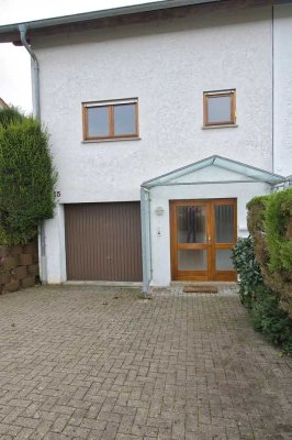 Schönes Reihenhaus mit Garage in Mühlhausen in ruhiger Lage