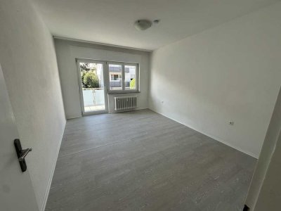 Freundliche und modernisierte 3-Raum-Wohnung mit geh. Innenausstattung mit Balkon und EBK