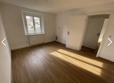 Gemütliche 2-Zimmer-Wohnung in Dresden Niedersedlitz mit eigenem Stellplatz. Ideal und einladend!