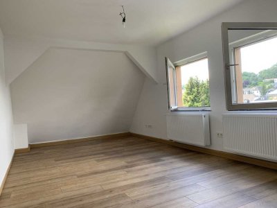 Zweitbezug nach Sanierung 2024: Exklusive 2-Raum-DG-Wohnung in Wetzlar