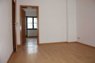 Gut geschnittene 2-R-Wohnung mitten im Zentrum ab Juni 2025 frei