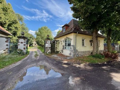 Freistehendes Einfamilienhaus auf Schlossgrundstück im ländlichen Idyll