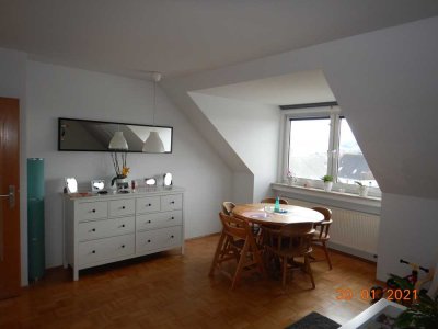 Helle, großzügig geschnittene 3- Zimmer- DG- Wohnung in ruhiger Lage von Kassel Wolfsanger