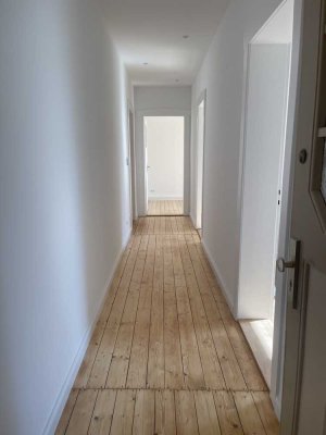 Erstbezug nach Sanierung! Helle 3-Zimmer-Altbauwohnung mit Dielen in Top-Lage Linden-Nord