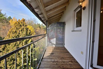 Große 1 Zimmer Wohnung mit Balkon und geräumigen Bad sowie Stellplatz