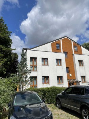 Exlusive 4 Zimmer Maisonette-Wohnung mit Aufzug, Terasse und Garten in Berlin-Karow