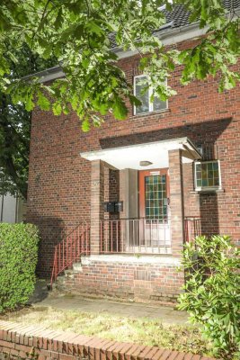EINE SCHÖNE ECKE : Freistehendes Dreifamilienhaus mit Potenzial - Duisburg Aldenrade - von Privat