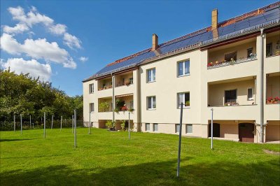 Zwei-Zimmer-Wohnung mit Einbauküche und Balkon