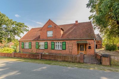 Gepflegtes Einfamilienhaus mit Scheune und kleiner Garage