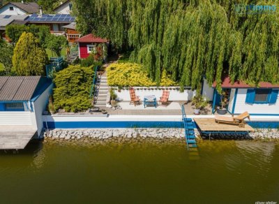 LIEBEVOLL GEPFLEGTES TRAUMHAUS AM SEE MIT KAMIN; SEETERRASSE, SOMMERHÄUSCHEN AM WASSERUND GARAGE
