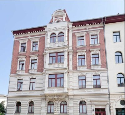 Erstbezug: Stilvoll sanierte 3-Zimmer-Wohnung im Dachgeschoss mit Balkon