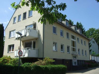 Schöne und modernisierte 3,5-Raum-Dachgeschosswohnung mit gehobener Innenausstattung in Essen