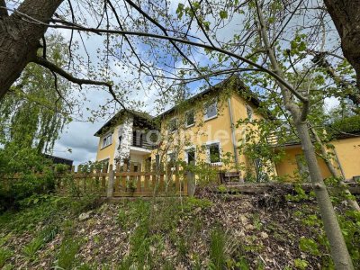 Ihre zukünftige Ruheoase: Geräumiges Zweifamilienhaus mit weitläufigem Ausblick in Priesendorf