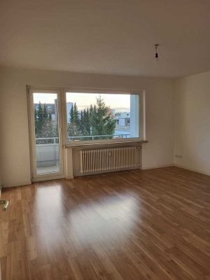 Familienfreundliche 3-Zimmer-Wohnung mit Balkon und Einbauküche [VAC-21062]