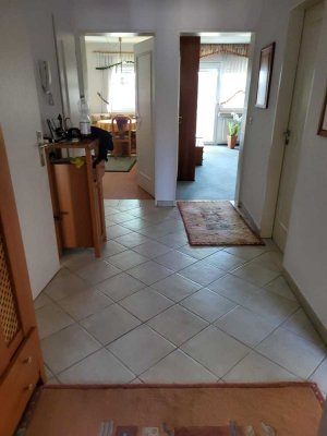 Helle voll möblierte 3-Zimmer Wohnung mit Balkon in Augsburg-Oberhausen