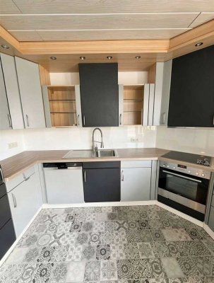 Großzügige lichtdurchflutete 3-Zimmer-Maisonette-Wohnung mit sonniger Dachterrasse