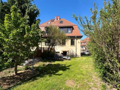 Doppelhaushälfte mit Investitionsbedarf in herrlicher Höhenlage in Dresden-Briesnitz.