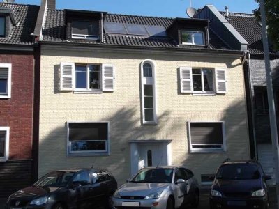 Haus im Haus - Komfortwohnung über zwei Etagen mit Garten