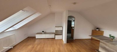 Geschmackvolle 2-Raum-Dachgeschosswohnung in Neu-Ulm Offenhausen