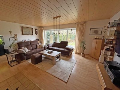 Gepflegtes Einfamilienhaus –DHH- mit off. Kamin, Einliegerwohnung,  2 Garagen