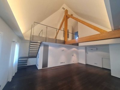 Tolle, große Wohnung im Loft-Style. 
Auch für die Kombination aus Wohnen und Arbeiten gut geeignet.