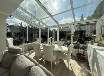 Stilvolles Einfamilienhaus mit traumhaftem Wintergarten