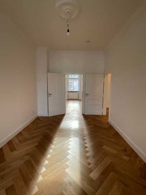 Sanierte 3 ZiWhg. am Günthersburgpark in sehr schönem Stilaltbau mit Balkon u. EBK