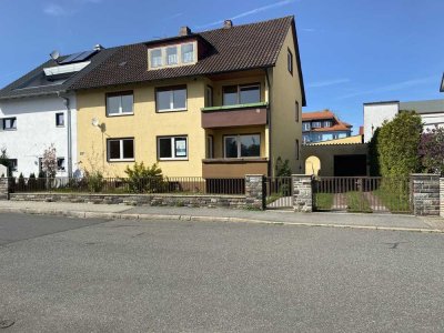 Großzügiges Zweifamilienhaus mit Garage in zentrumsnaher Lage am Galgenberg