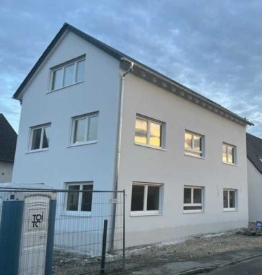 Hochwertige OG Neubau Wohnung in Burgau