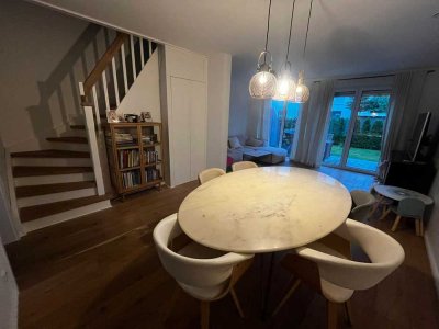 Modernes KfW40-Doppelhaus mit Garten & Carport – von Privat