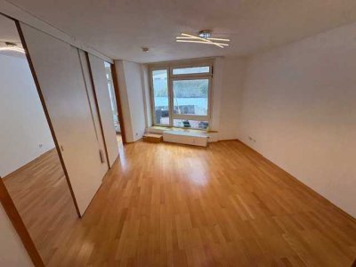 Citylage Nh. Pinakotheken / ruhige Lage im begrünten Innenhof mit Parkett , EBK, Terrasse