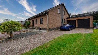 Einfamilienhaus mit PV-Anlage, Wintergarten und großem Grundstück