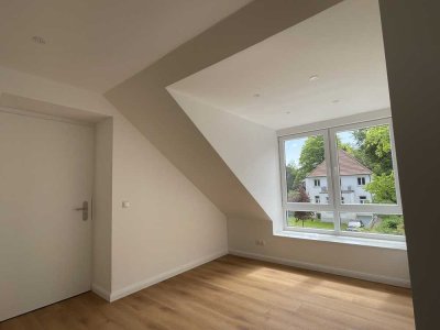 Exklusive 4 Zimmer Penthouse-Wohnung mit eigenem Fahrstuhl im Bergedorfer Villenviertel