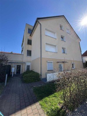Frisch gestrichen & sonnig: Ihr neues Zuhause mit Balkon und bodengleicher Dusche (WBS erforderlich)